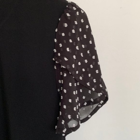 NWT Anna Klein M Polka dot sleeve top in black and white - Picture 3 of 5